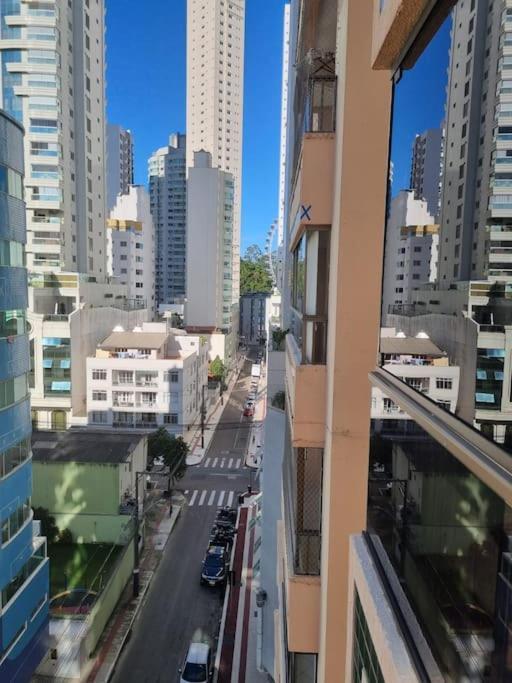 1 Quadra Da Praia E Da Roda Gigante Balneário Camboriú Kültér fotó